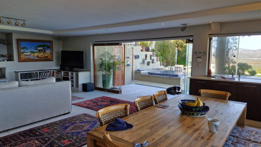 To Let 3 Bedroom Property for Rent in Chapman